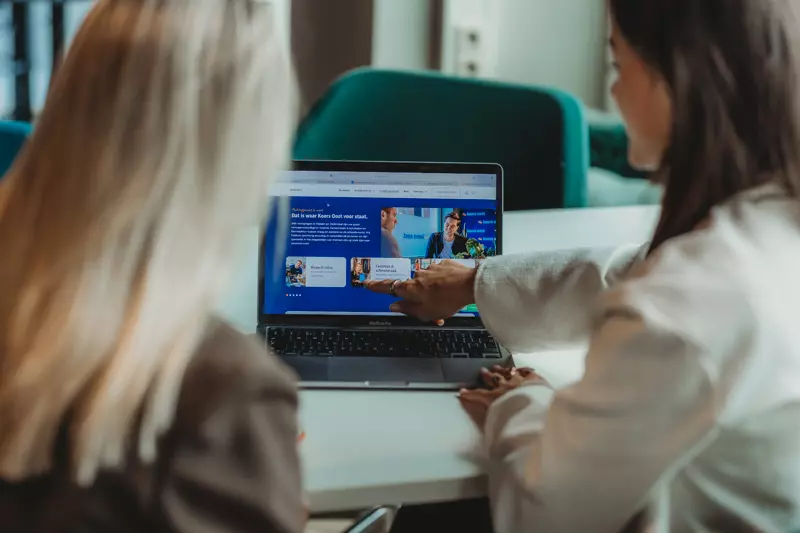 Vacatures in Almelo | Vind werk via Koers Oost Uitzendbureau Ontdek de leukste vacatures in Almelo bij Koers Oost. Persoonlijk, betrokken en dichtbij. Wij helpen jou snel aan werk in Almelo dat écht past.