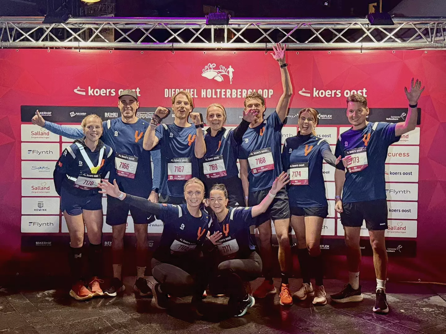 Koers Oost sponsort opnieuw de Business Run | Diepe Hel Holterbergloop Deelnemers van de Koers Oost Business Run tijdens de Diepe Hel Holterbergloop, een sportief evenement voor bedrijven met hardloop- en wandelafstanden in Holten.