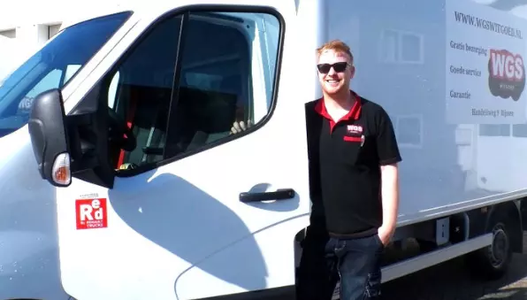 Persoonlijke Benadering en Betrokkenheid bij Koers Oost Bij Koers Oost staat persoonlijke benadering centraal. We leren uitzendkrachten eerst kennen en verdiepen ons in jullie bedrijf om de beste match te maken. Gedurende de inleningperiode bieden we continue ondersteuning en aandacht.